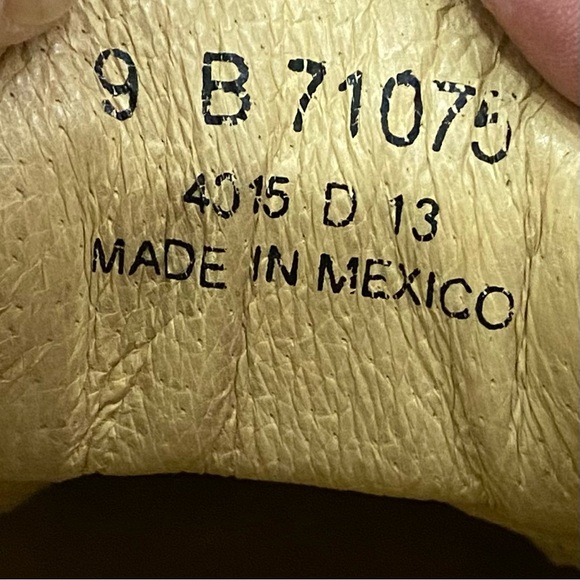 FRYE 71075 Stella Burgundy Wine Leather Slip On Ankle Bootie Block Heels Size 9B - Picture 16 of 16